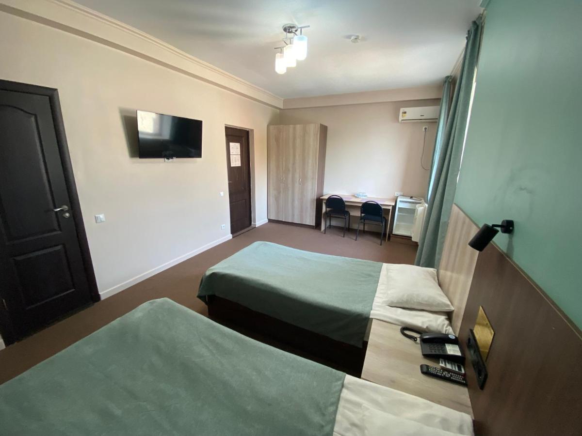 Ulpan Mini Hotel Astana Ngoại thất bức ảnh