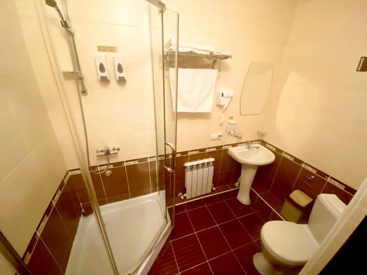 Ulpan Mini Hotel Astana Ngoại thất bức ảnh
