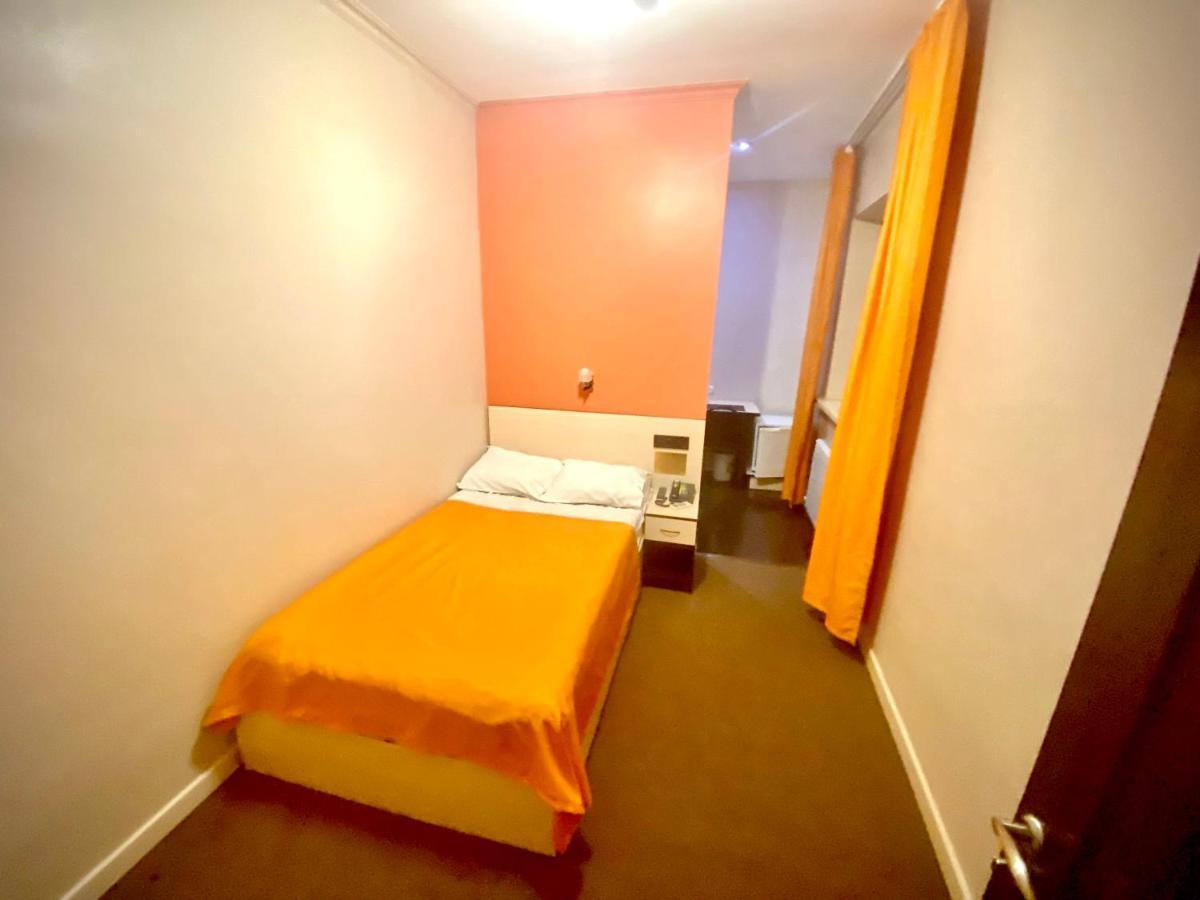 Ulpan Mini Hotel Astana Ngoại thất bức ảnh