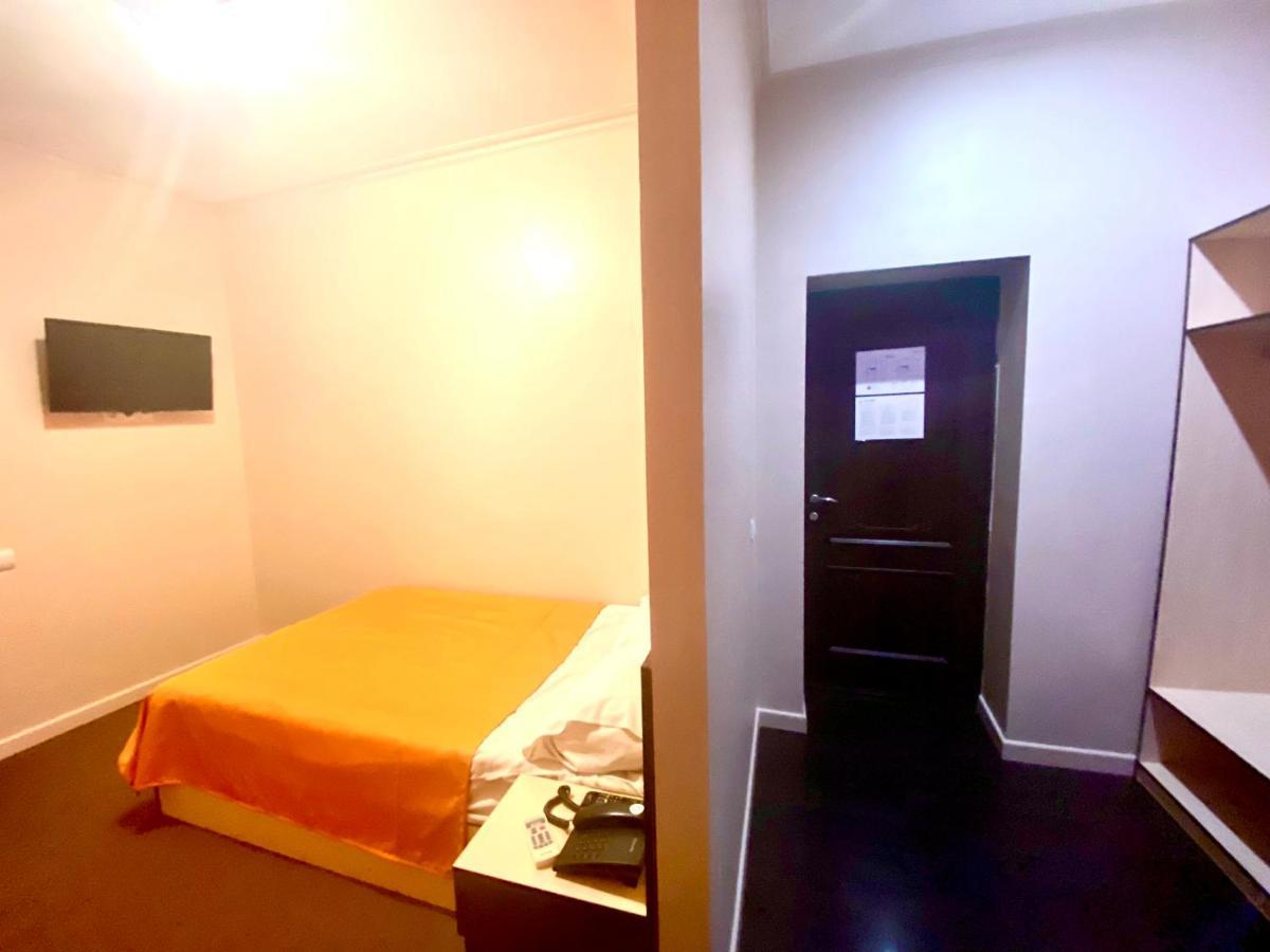 Ulpan Mini Hotel Astana Ngoại thất bức ảnh