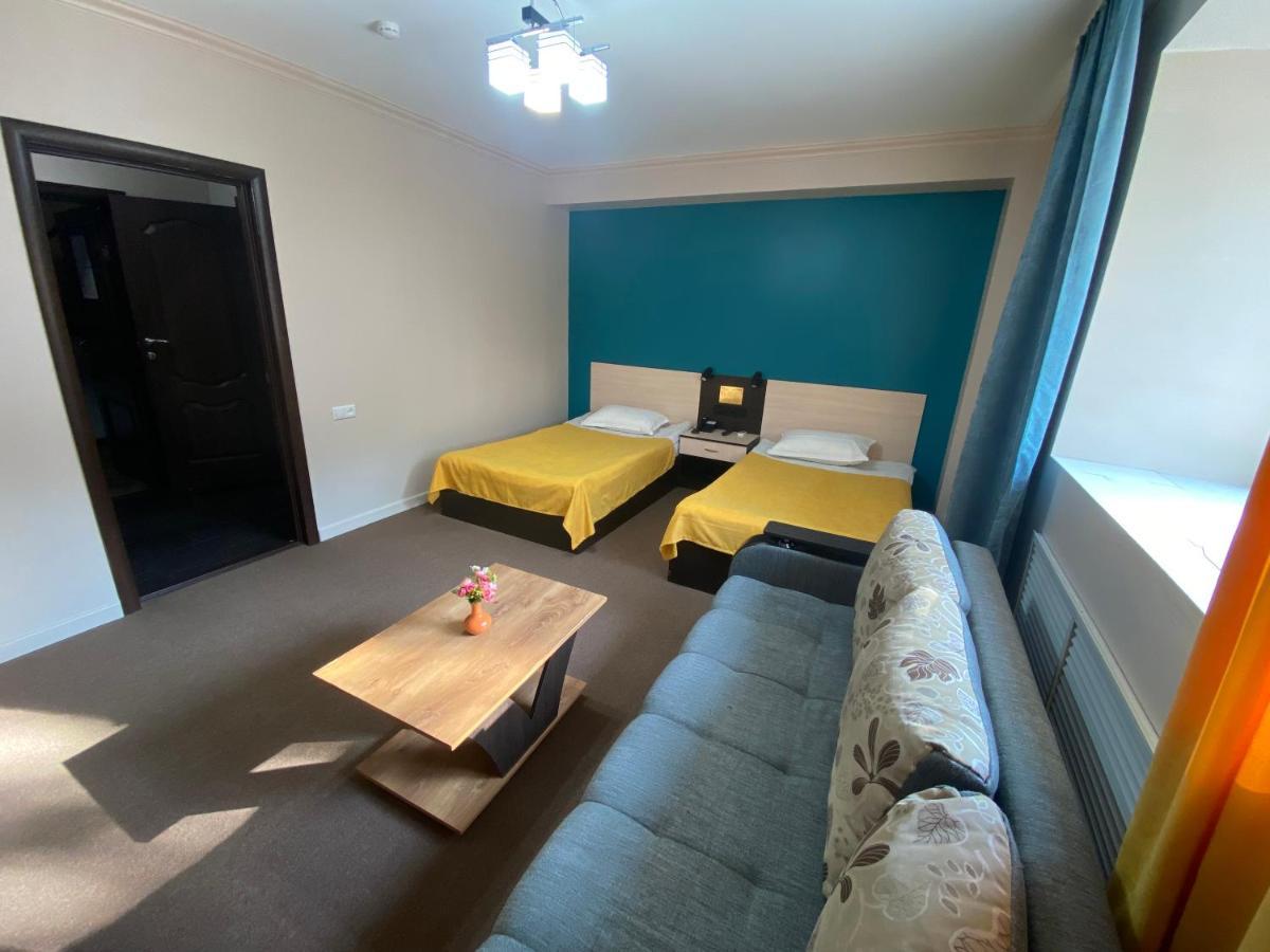 Ulpan Mini Hotel Astana Ngoại thất bức ảnh