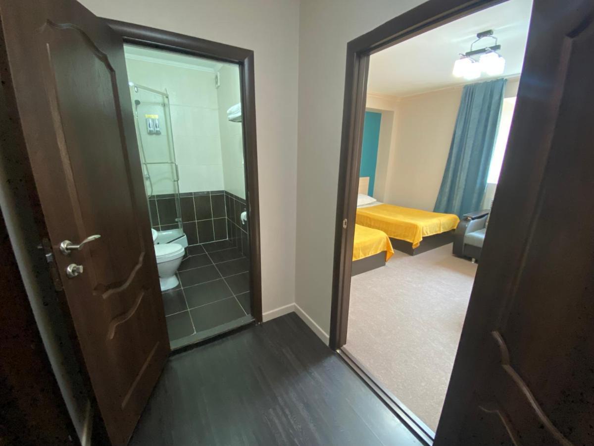 Ulpan Mini Hotel Astana Ngoại thất bức ảnh