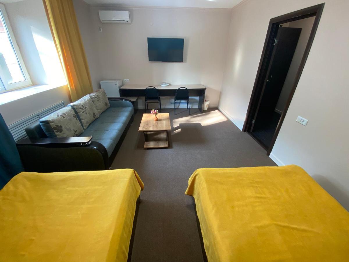 Ulpan Mini Hotel Astana Ngoại thất bức ảnh