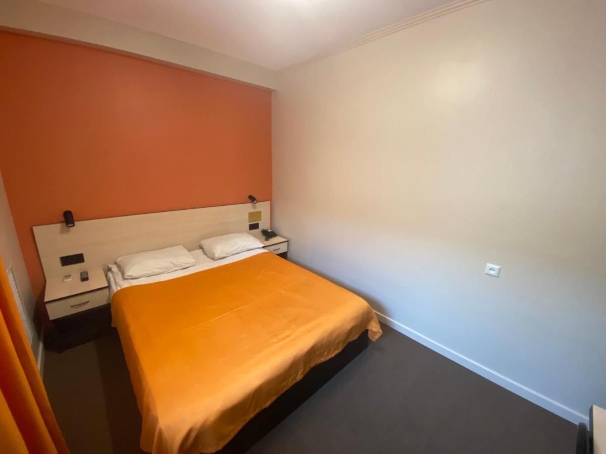 Ulpan Mini Hotel Astana Ngoại thất bức ảnh
