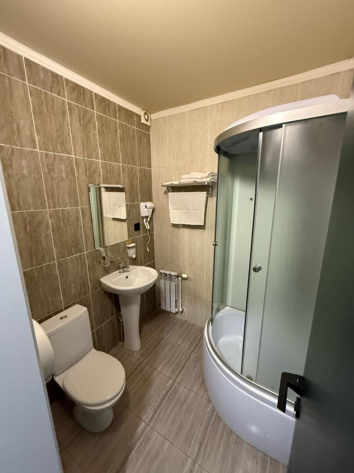 Ulpan Mini Hotel Astana Ngoại thất bức ảnh
